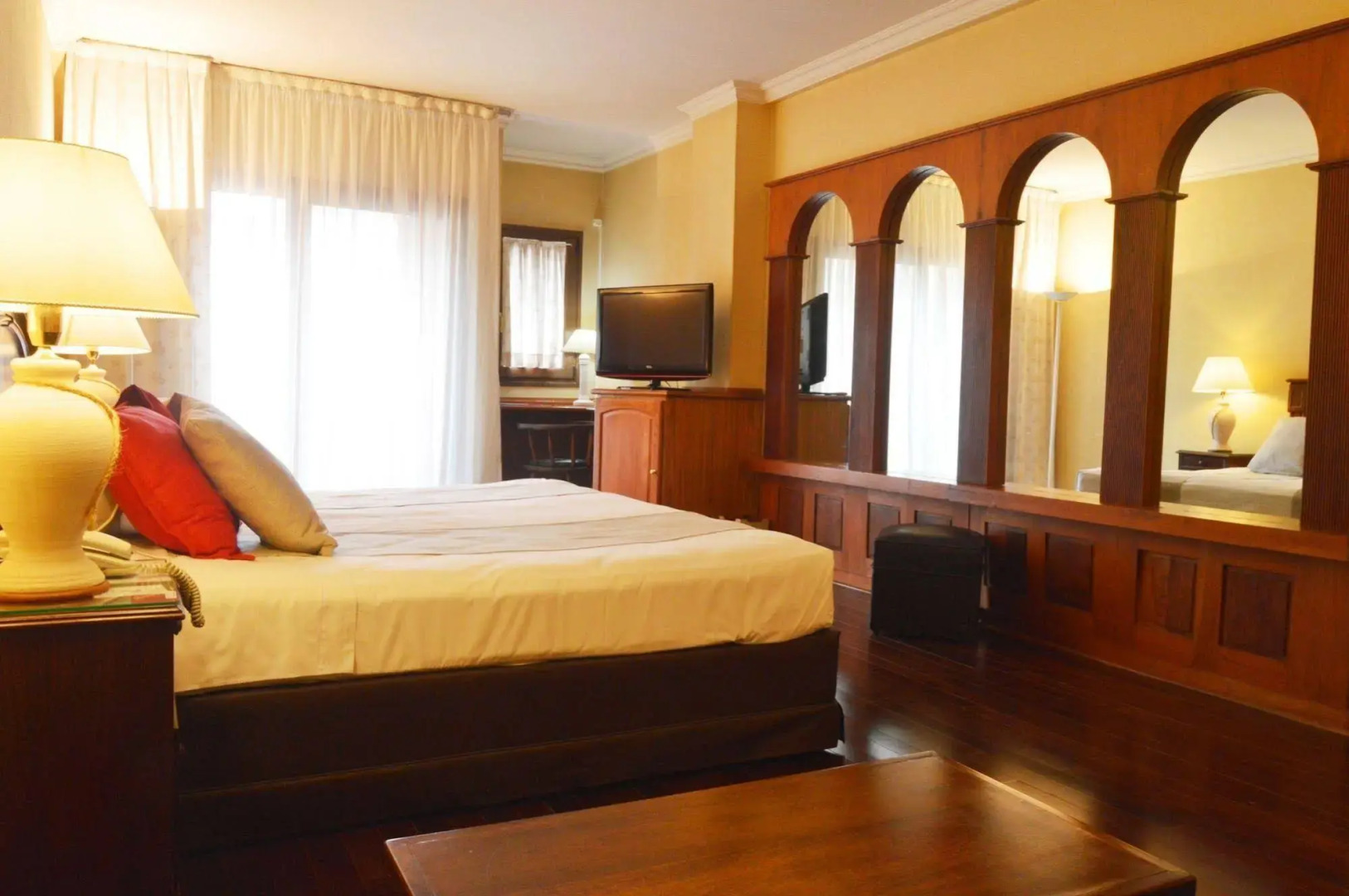 Gardi Hotel & Suites