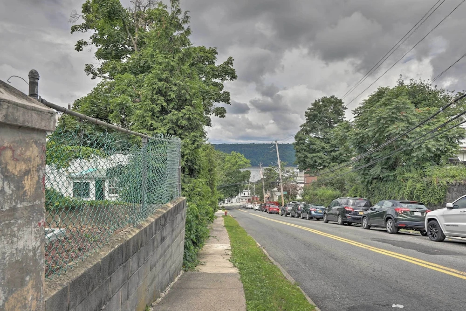 Yonkers Apt w/ Balcony: Walk to Train Station!