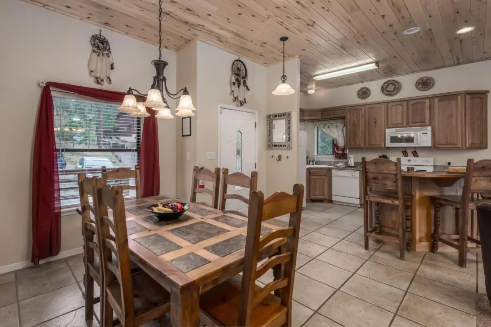 Alto Family Escape - Four Bedroom Cabin with Hot Tub