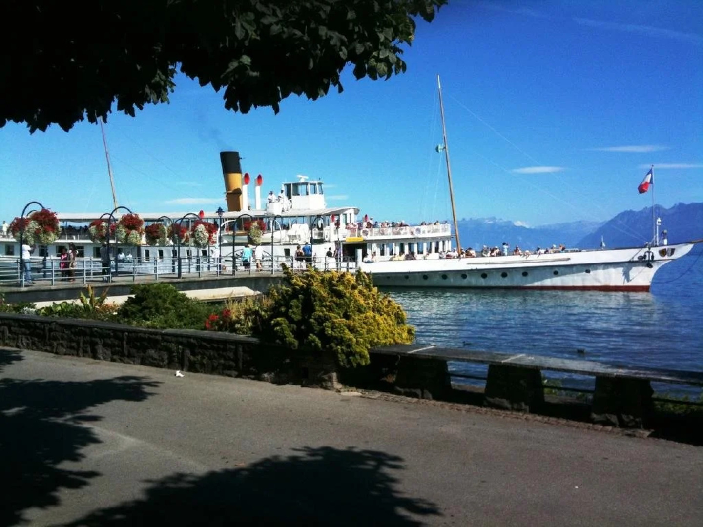 Four Seasons Lake GuestHouse