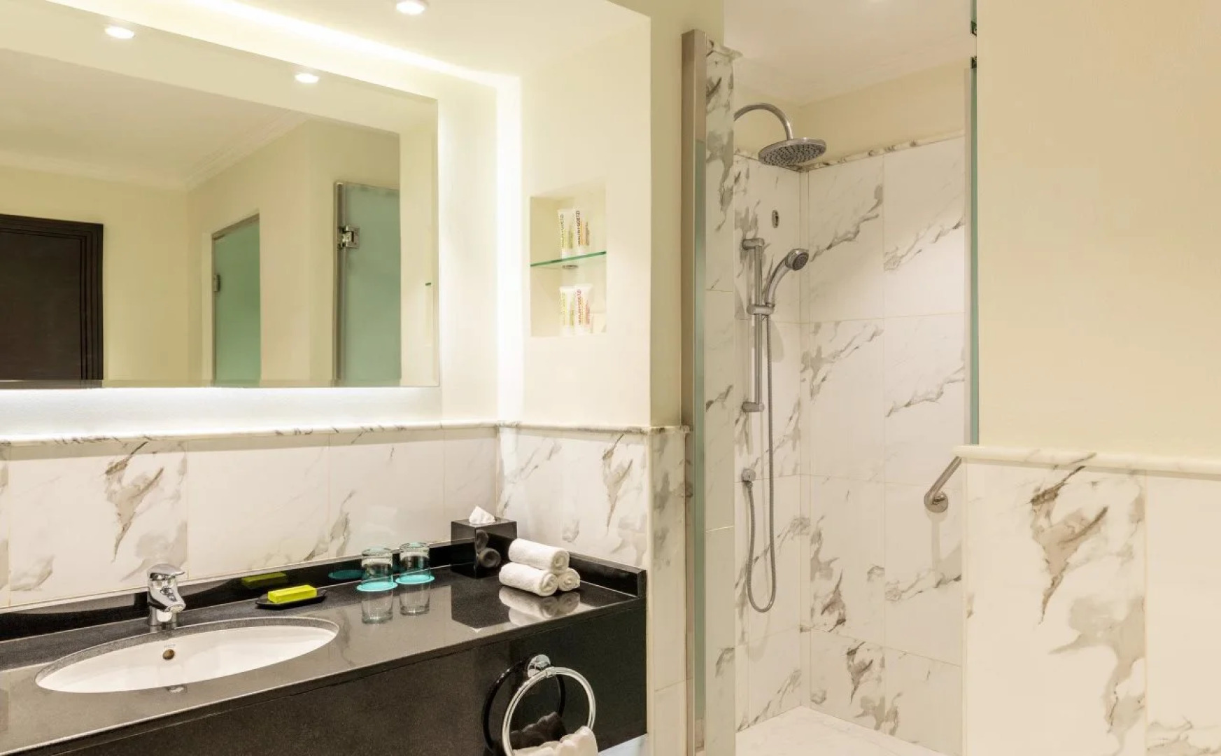 Курортный отель Le Meridien Al Aqah Beach Resort