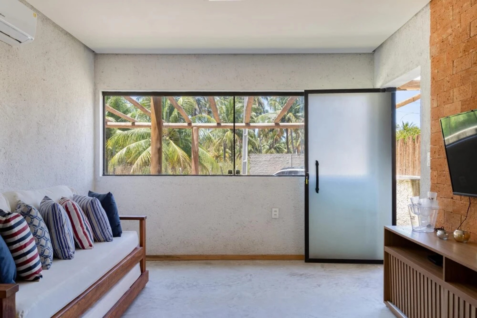 Linda Casa com Churrasqueira 5 min da Praia