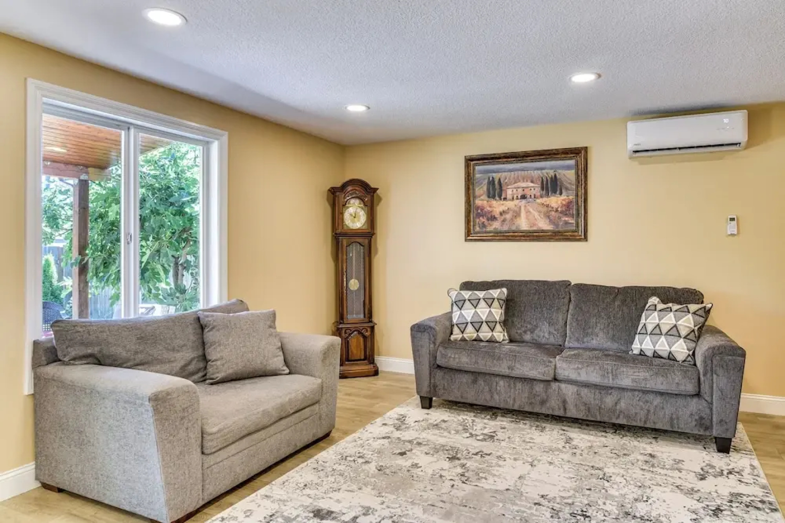Private Outdoor Space 9 Mi to Downtown Vancouver!