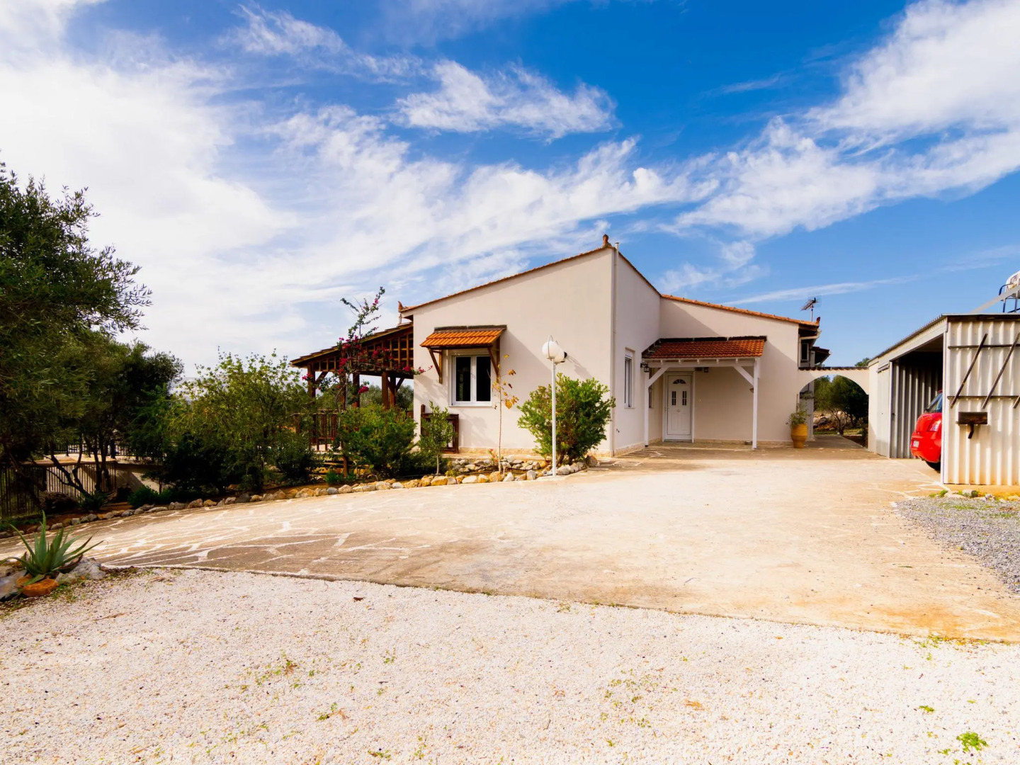 Beautiful Villa Near Sea in Epano Sisi