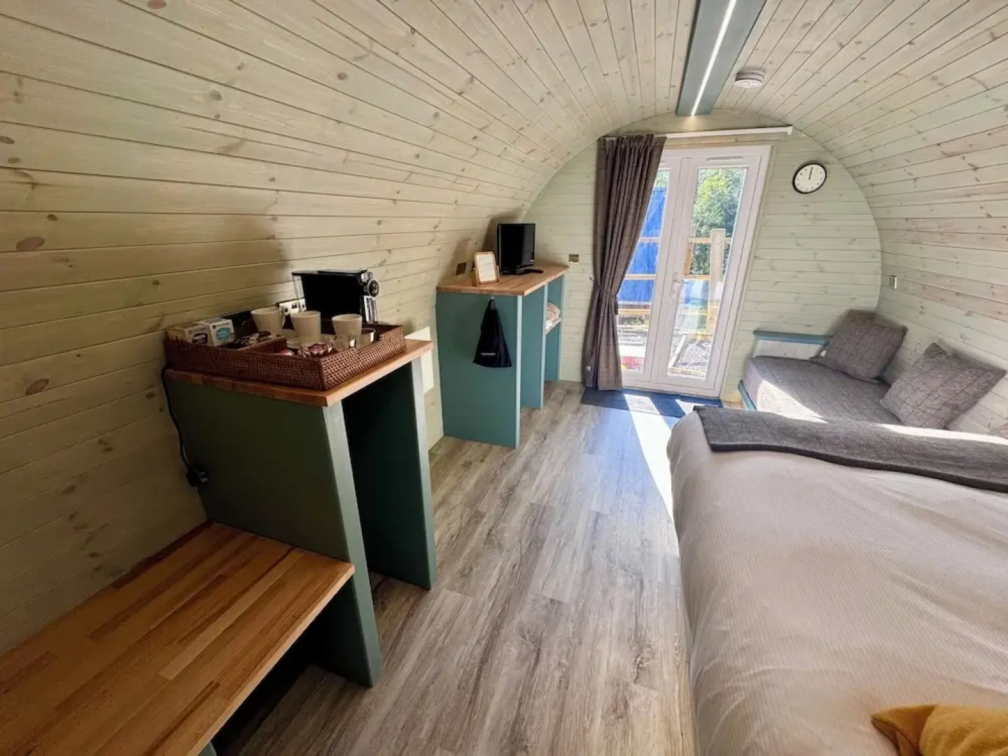 60 Mile Inn-Luxury Pods with Hot Tubs