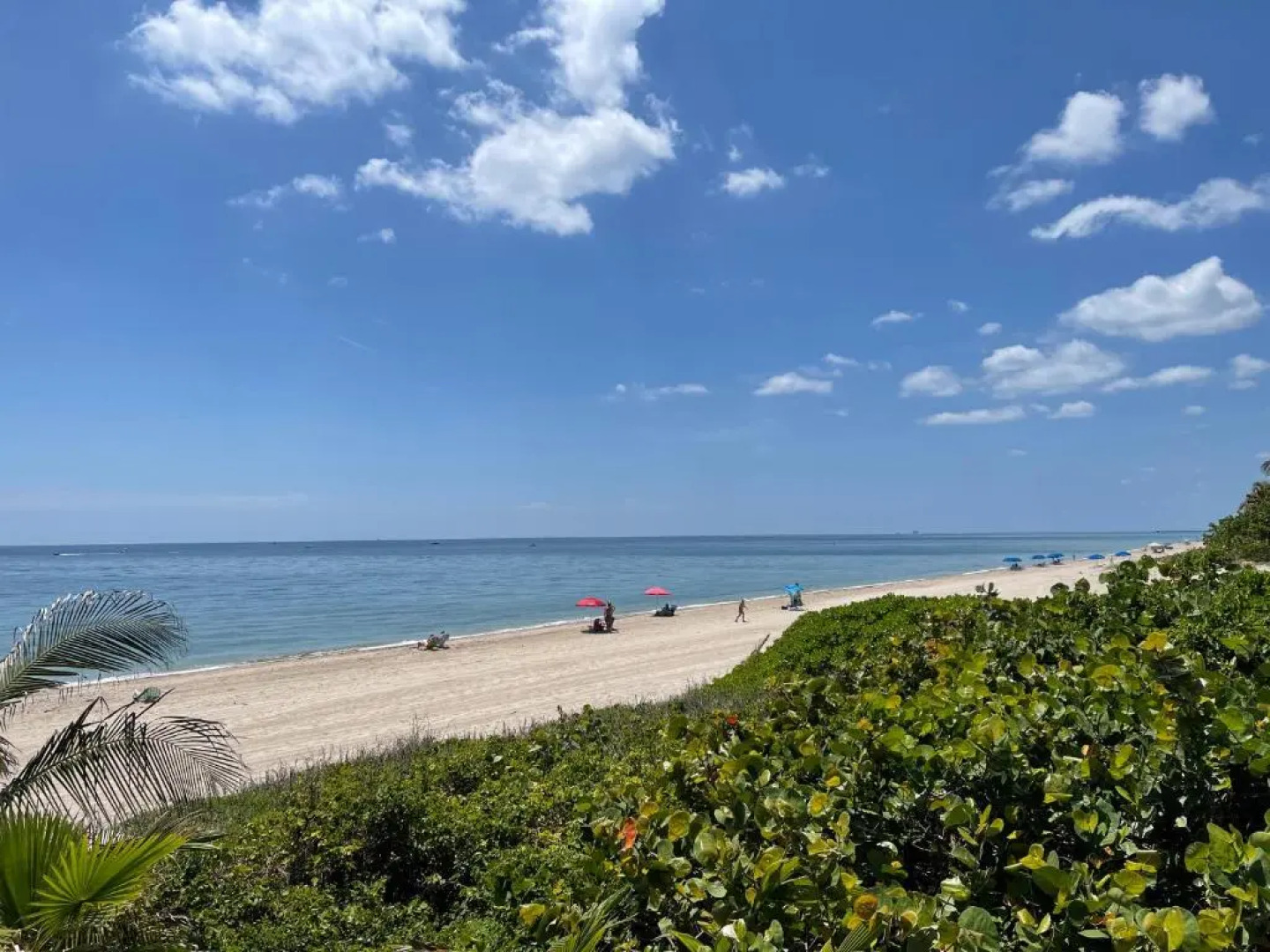 Studio right on the beach at Lauderdale By The Sea