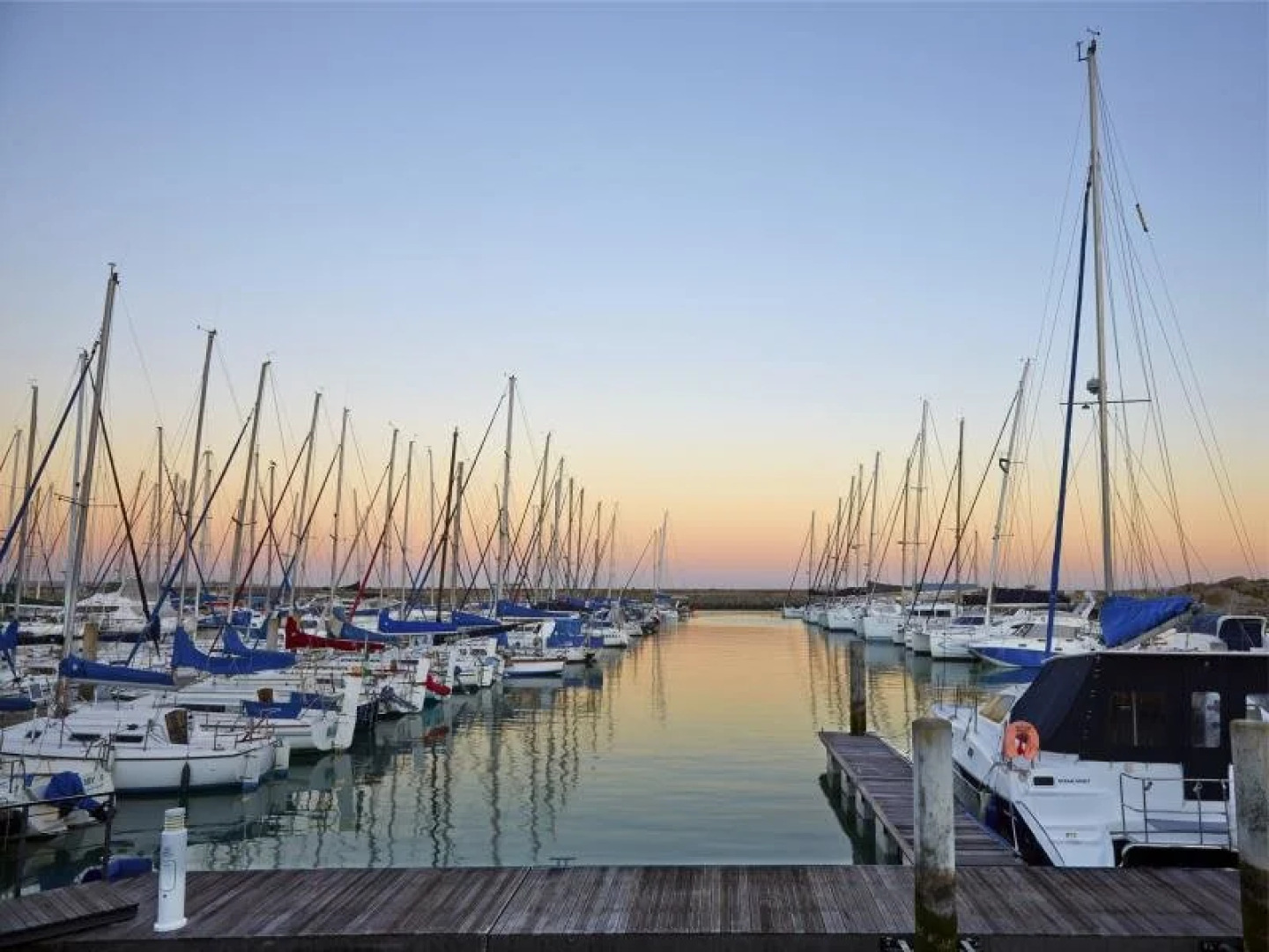 Club Mykonos Athenian Cascades