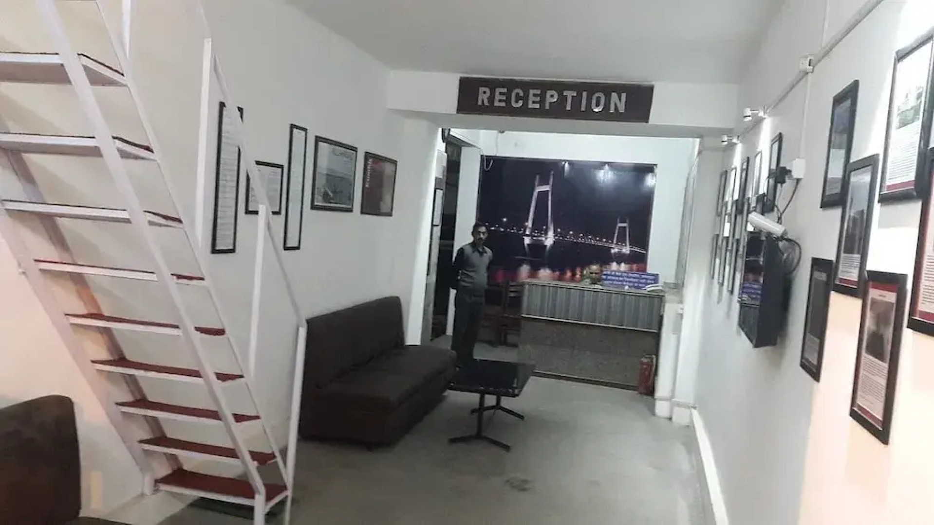 Raj Hotel