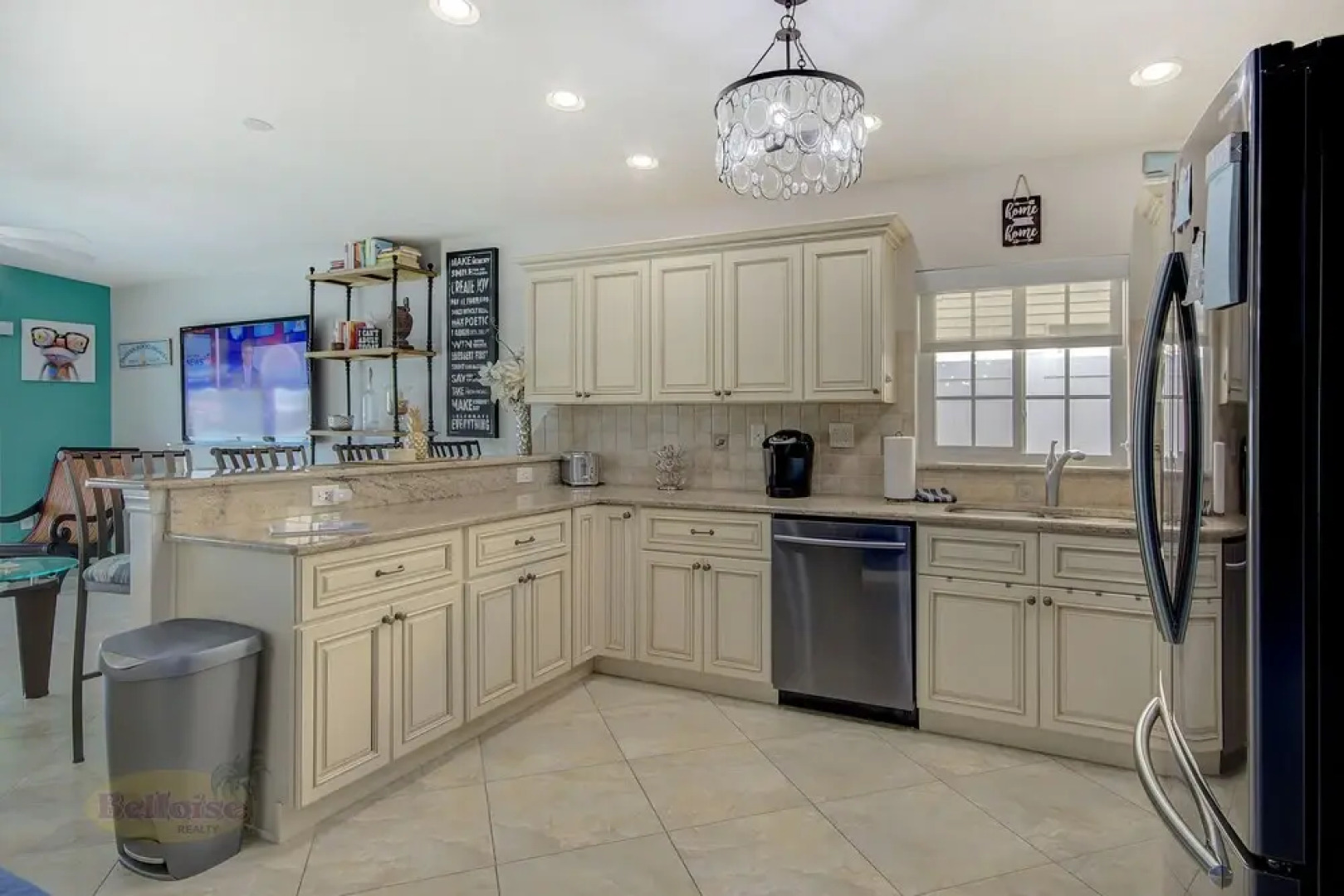 Water Lover's Paradise - Weekly Rental 2 Bedroom Home by Redawning