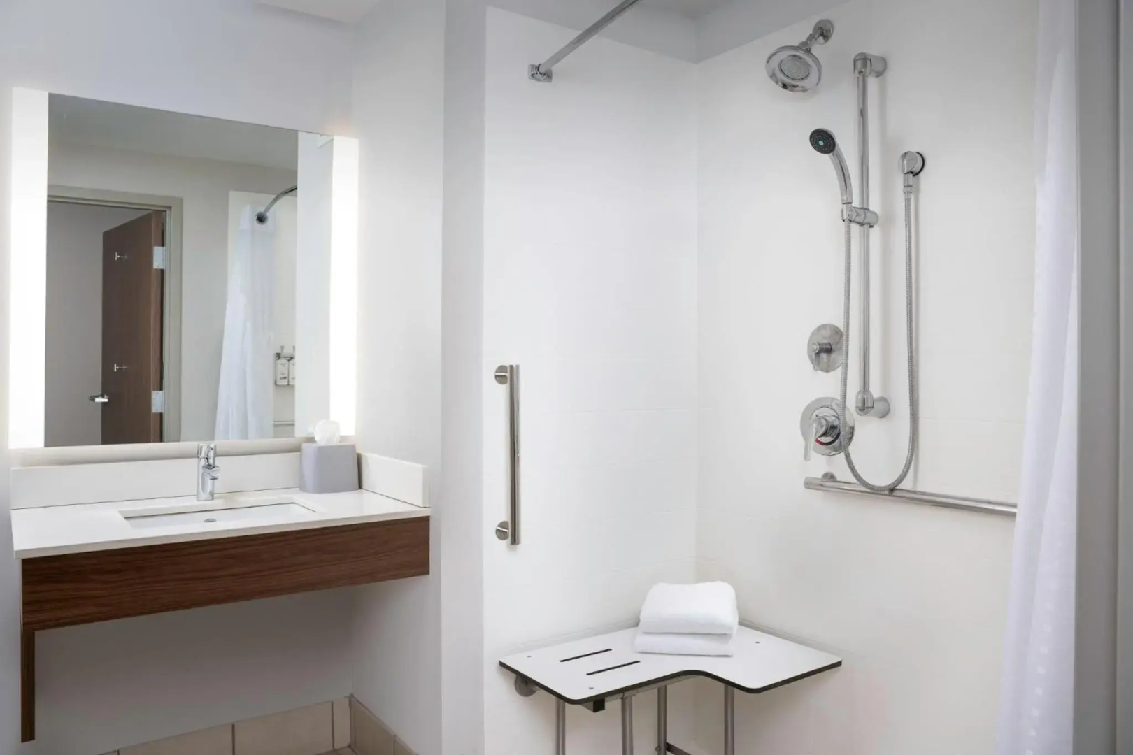 Holiday Inn Express & Suites Pittsburgh North Shore by IHG
