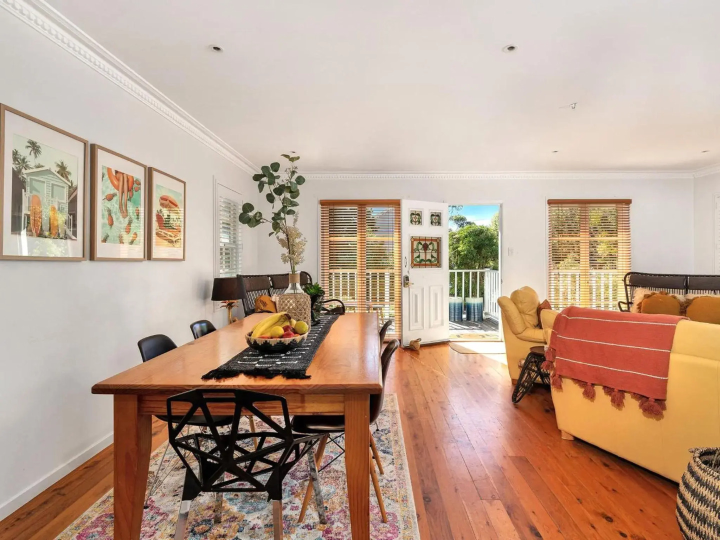 THE GREEN WHALER Hyams Beach 4pm Check Out Sundays except Peak season