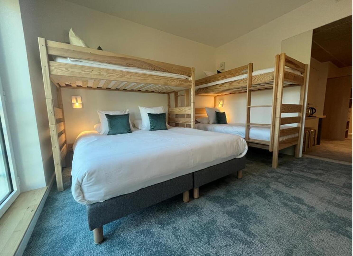 Shana Hotel & Residence