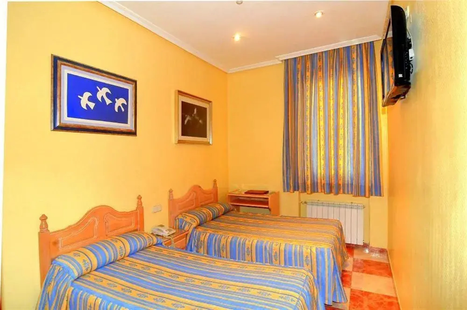 Hostal Plaza DOrt