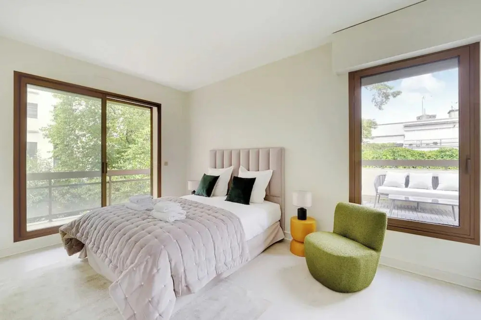 Modern apt With Balcony-2br/6p-neuilly-sur-seine