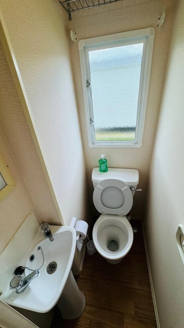 3-bed Carvan, Sleeps 6, Pets & Parking