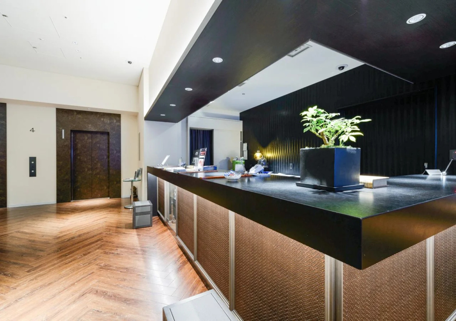 Отель Courtyard by Marriott Tokyo Station