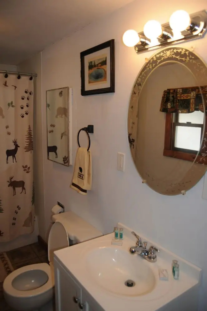 Yellowstone Motel - Adults Only