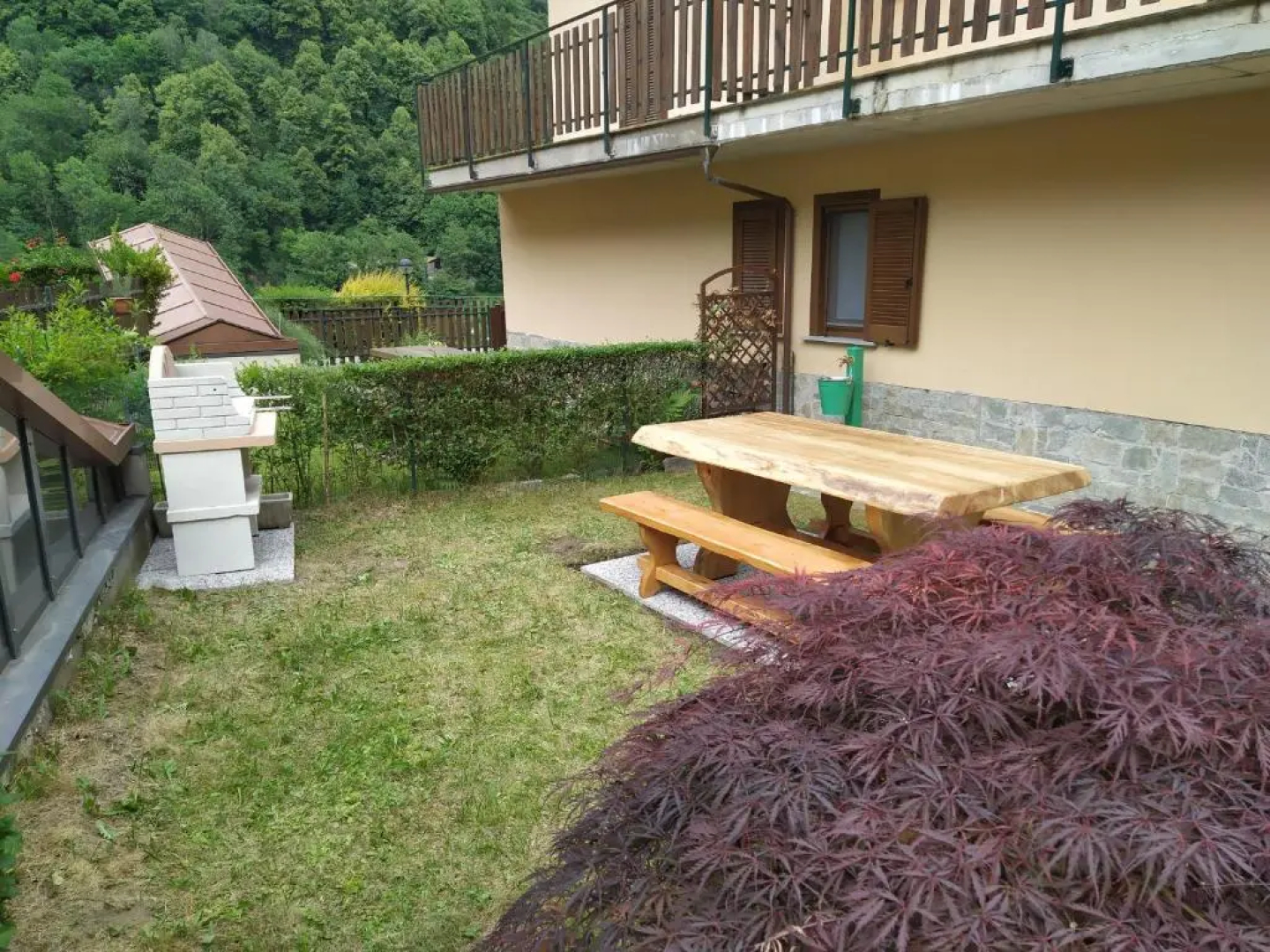 bilocale con giardino e box