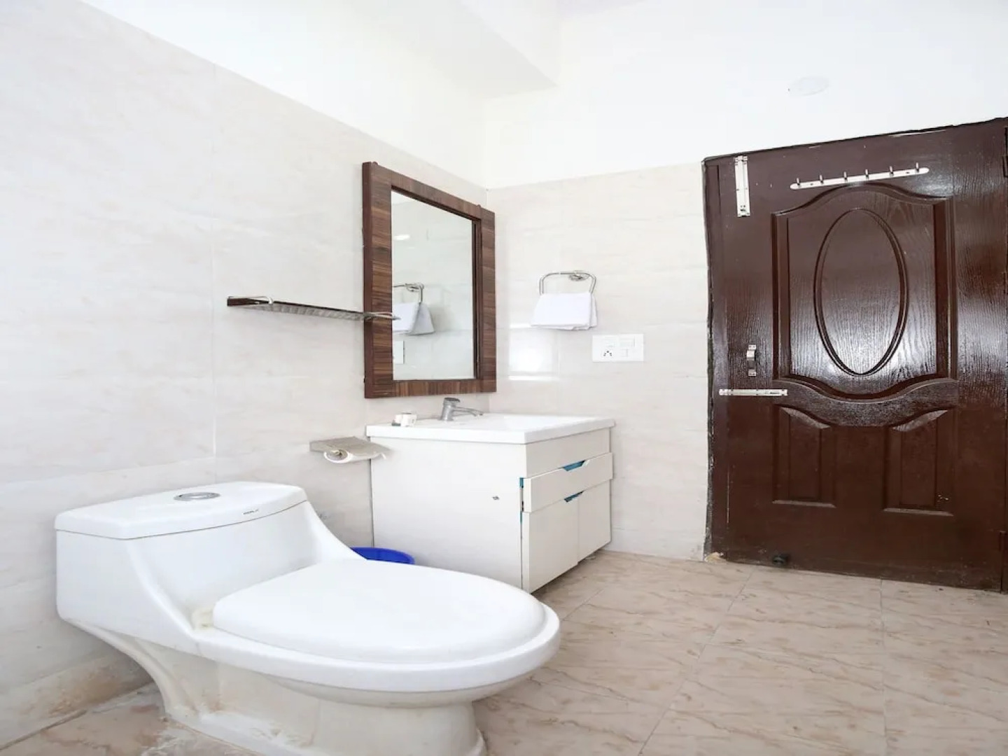 OYO 12934 Hotel Shivjot