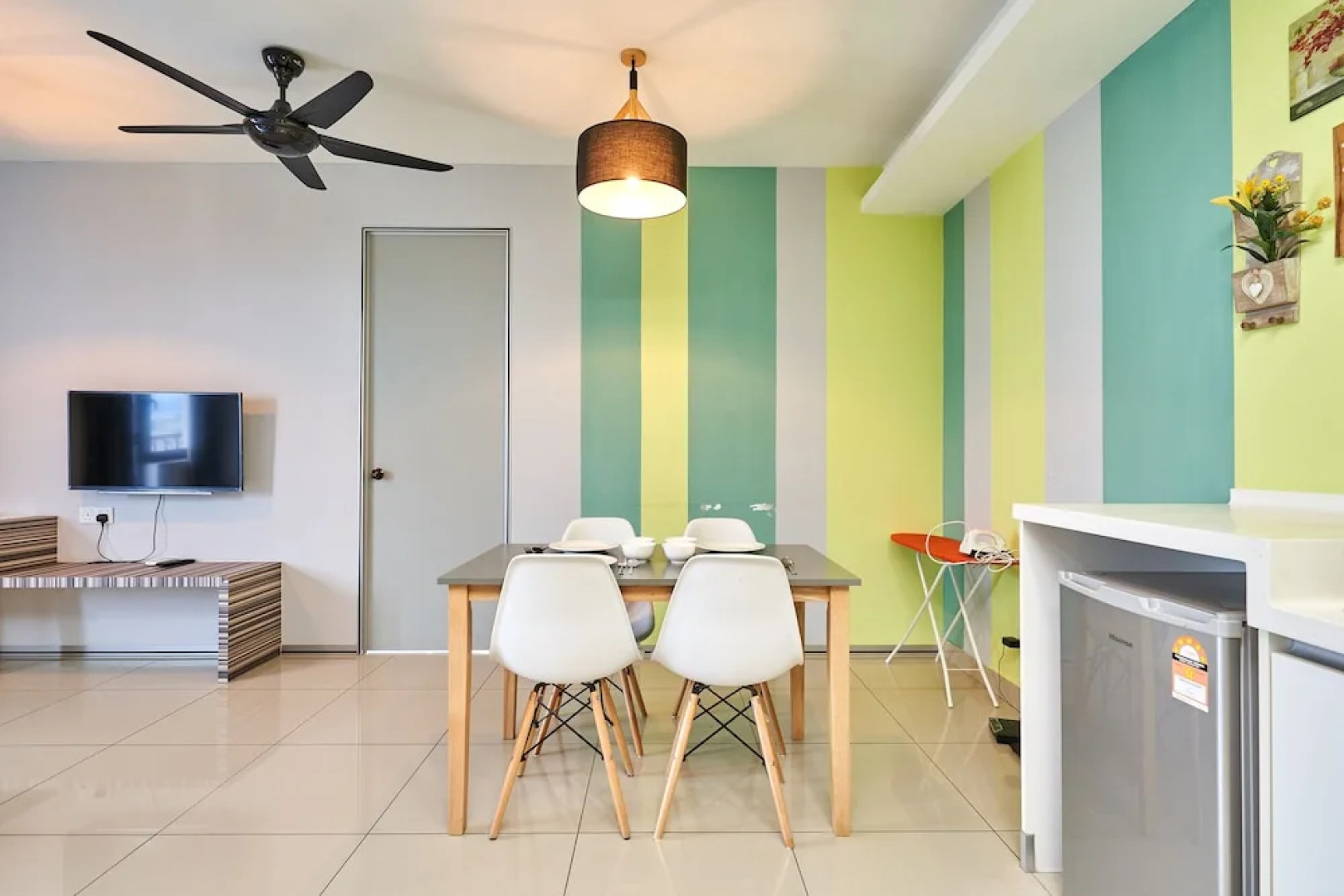 OYO Home 44002 Classic 2br Setia Alam Trefoil.