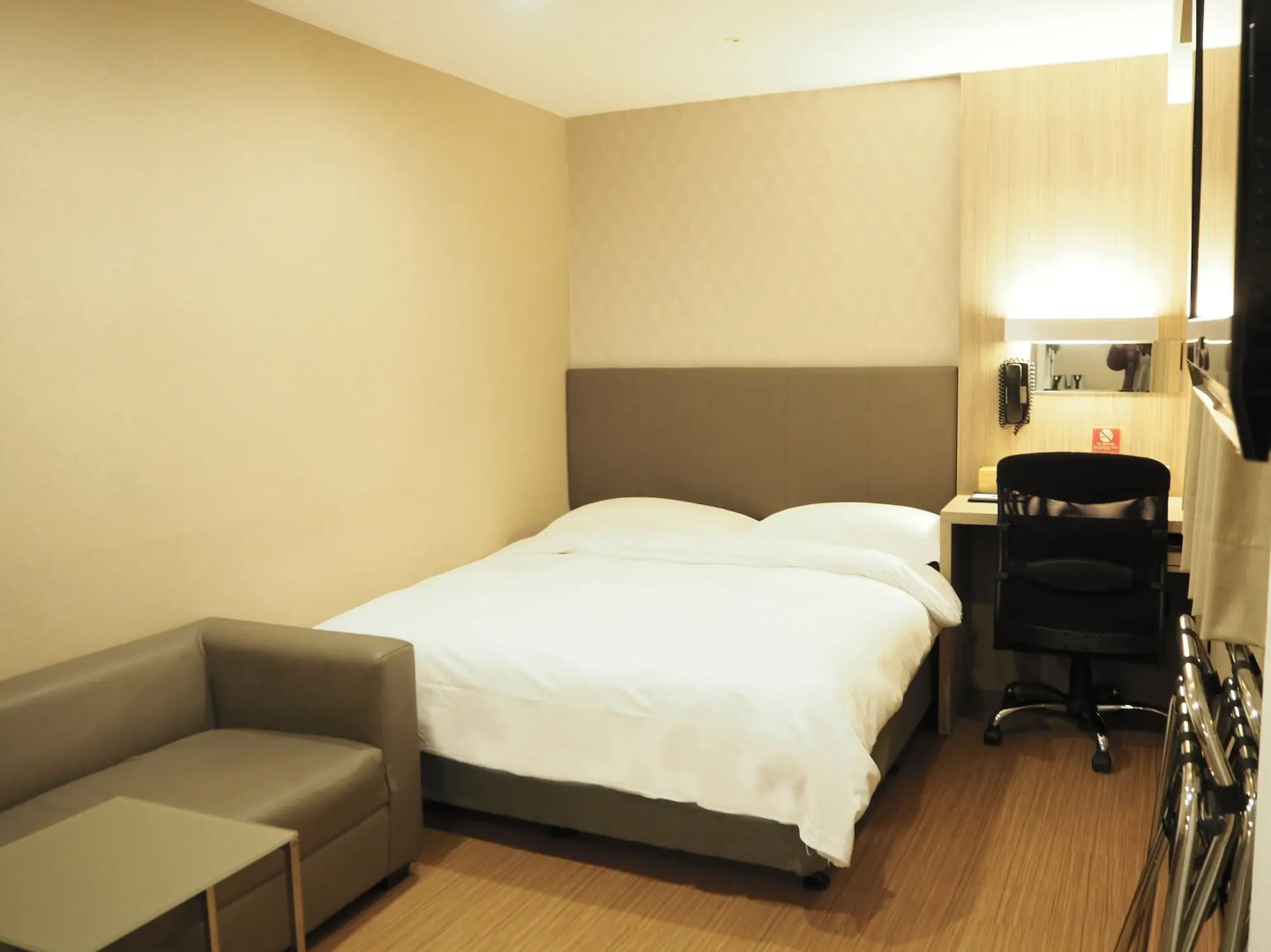 The Riverside Hotel International