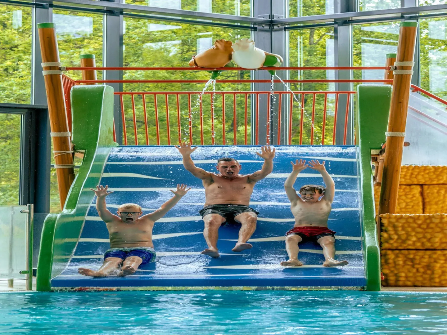 Wooden Lodge Near Three National Parks