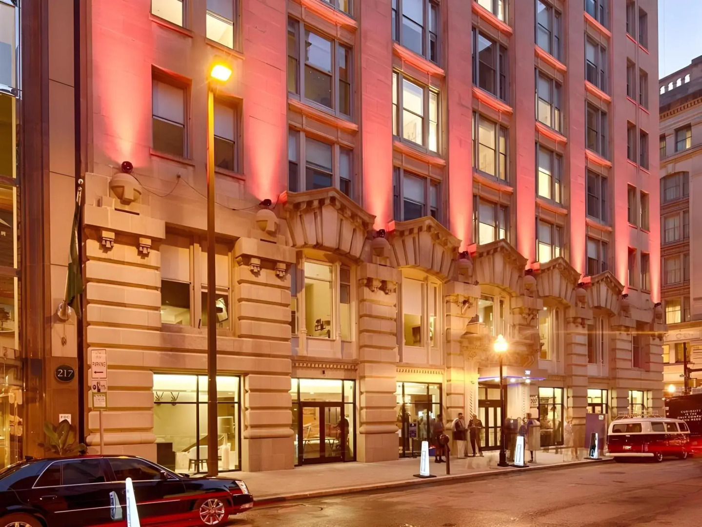 Hotel RL Baltimore Inner Harbor