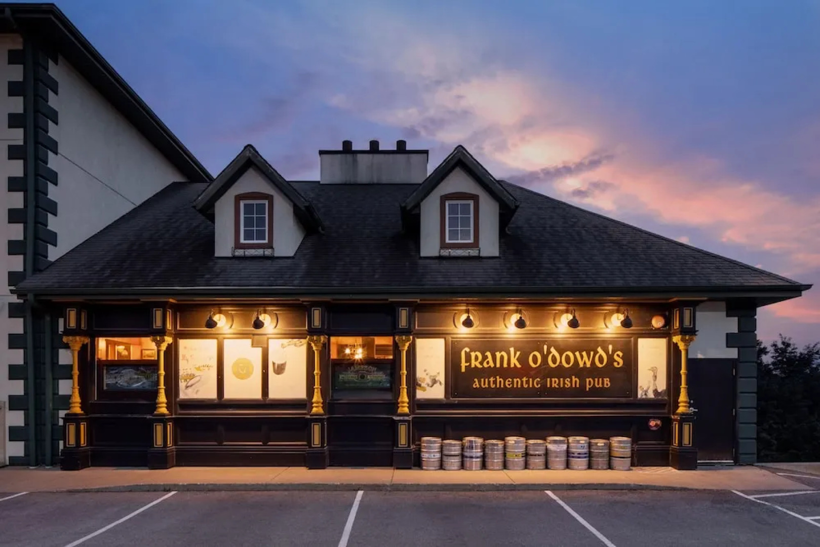 Irish Cottage Inn & Suites