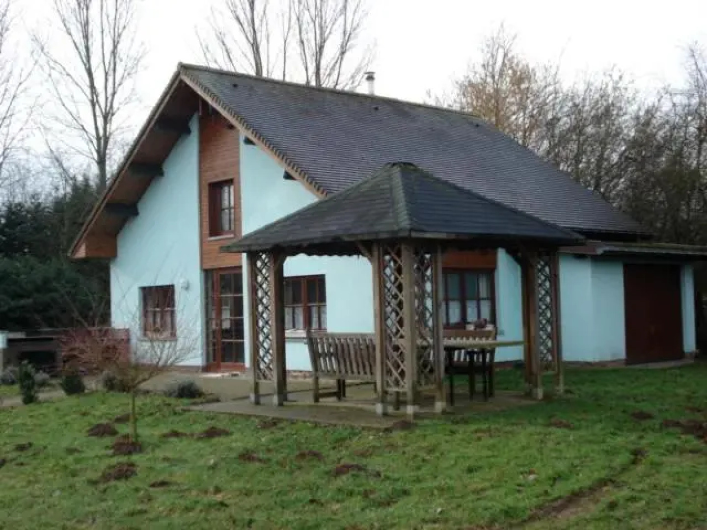 Chalet et étang du Roua