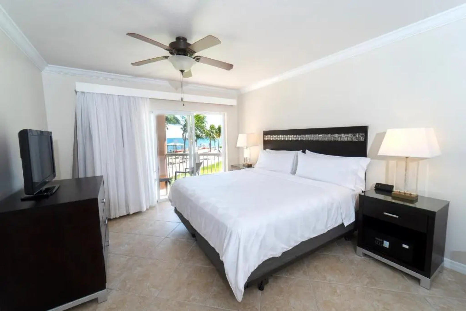 Holiday Inn Resort Grand Cayman by IHG
