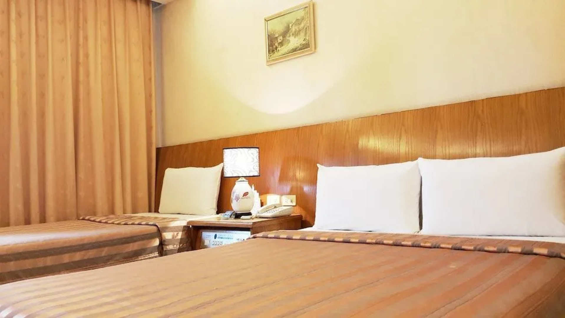 Yifeng Business Motel