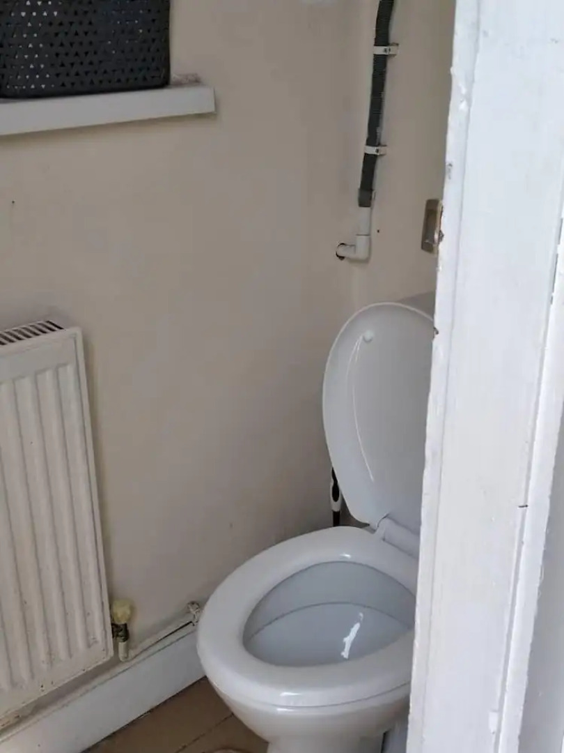 Spacious 3bed House in Walsall With Parking Onsite