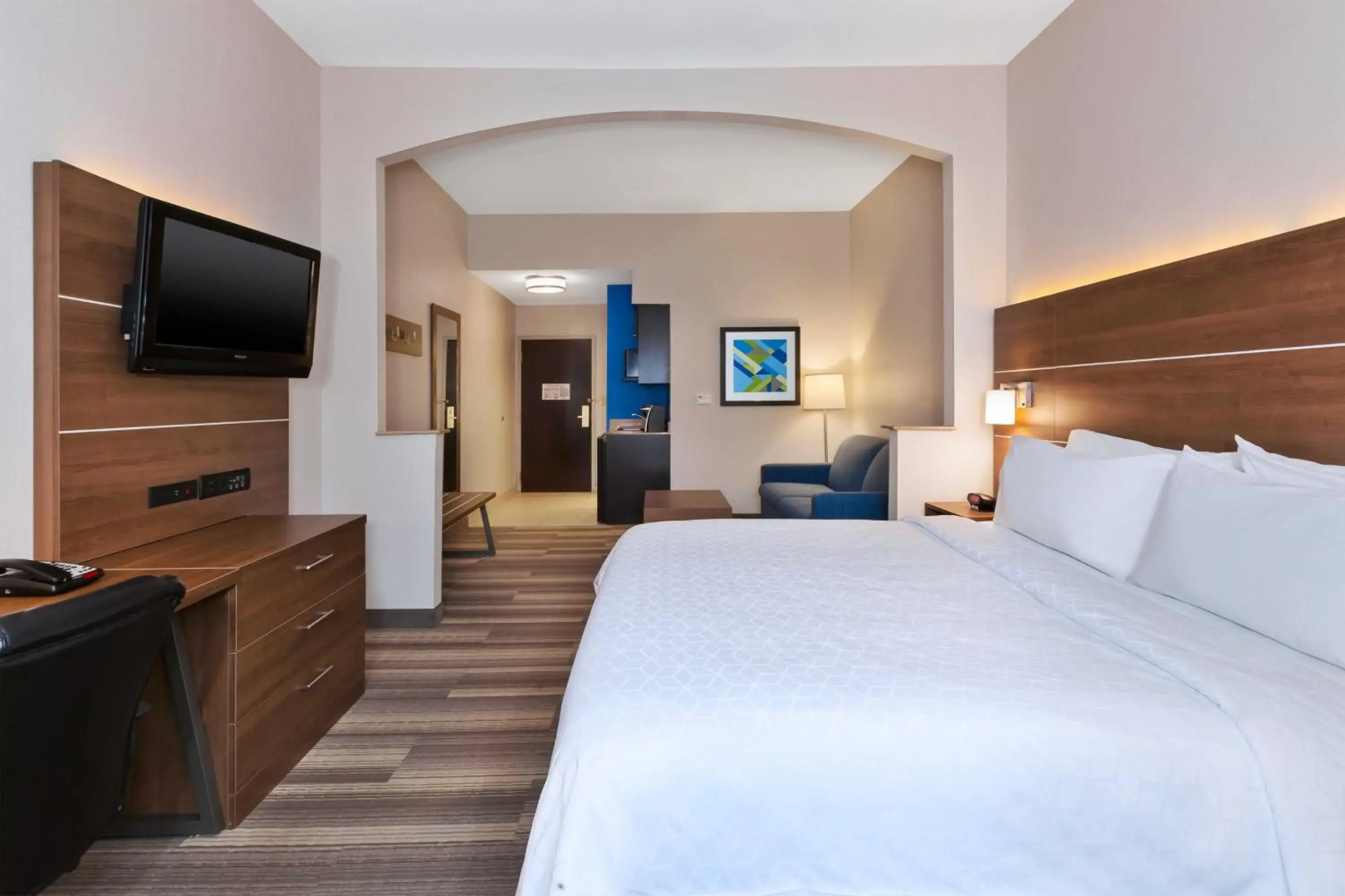 Holiday Inn Express & Suites Warminster - Horsham by IHG