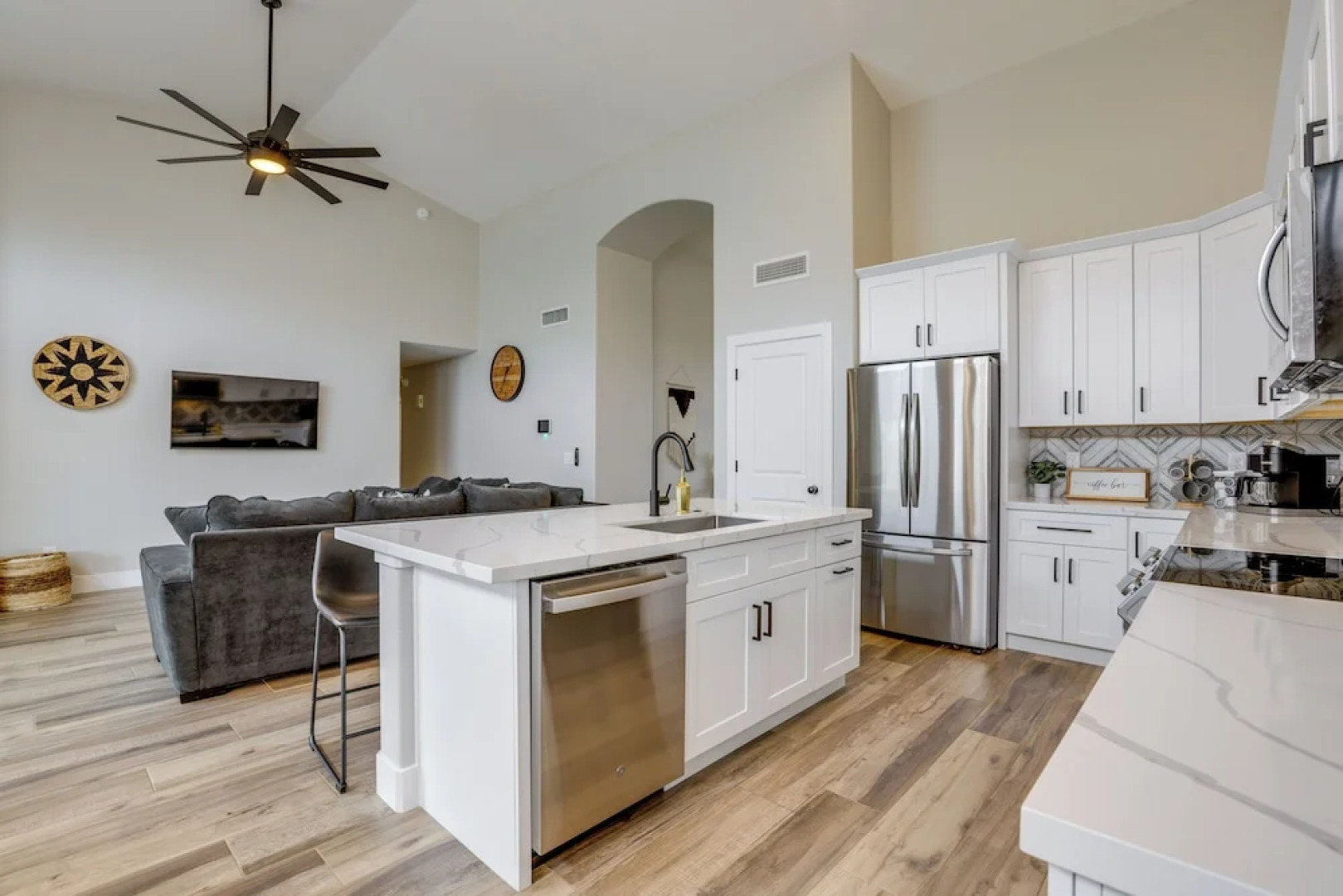 Heated Pool, 2 Mi to Dtwn: Central Peoria Home!