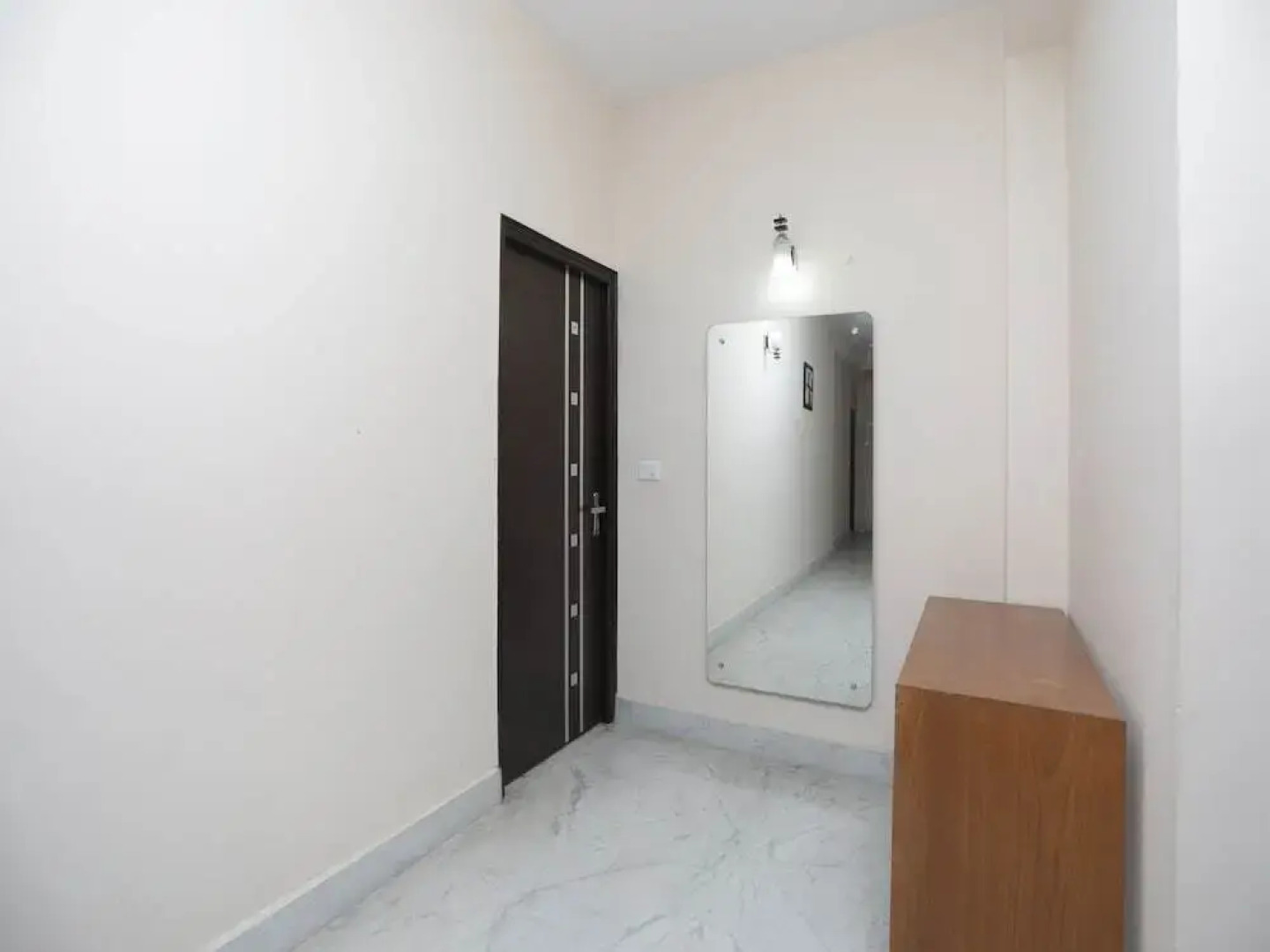 Red Inn by OYO Rooms