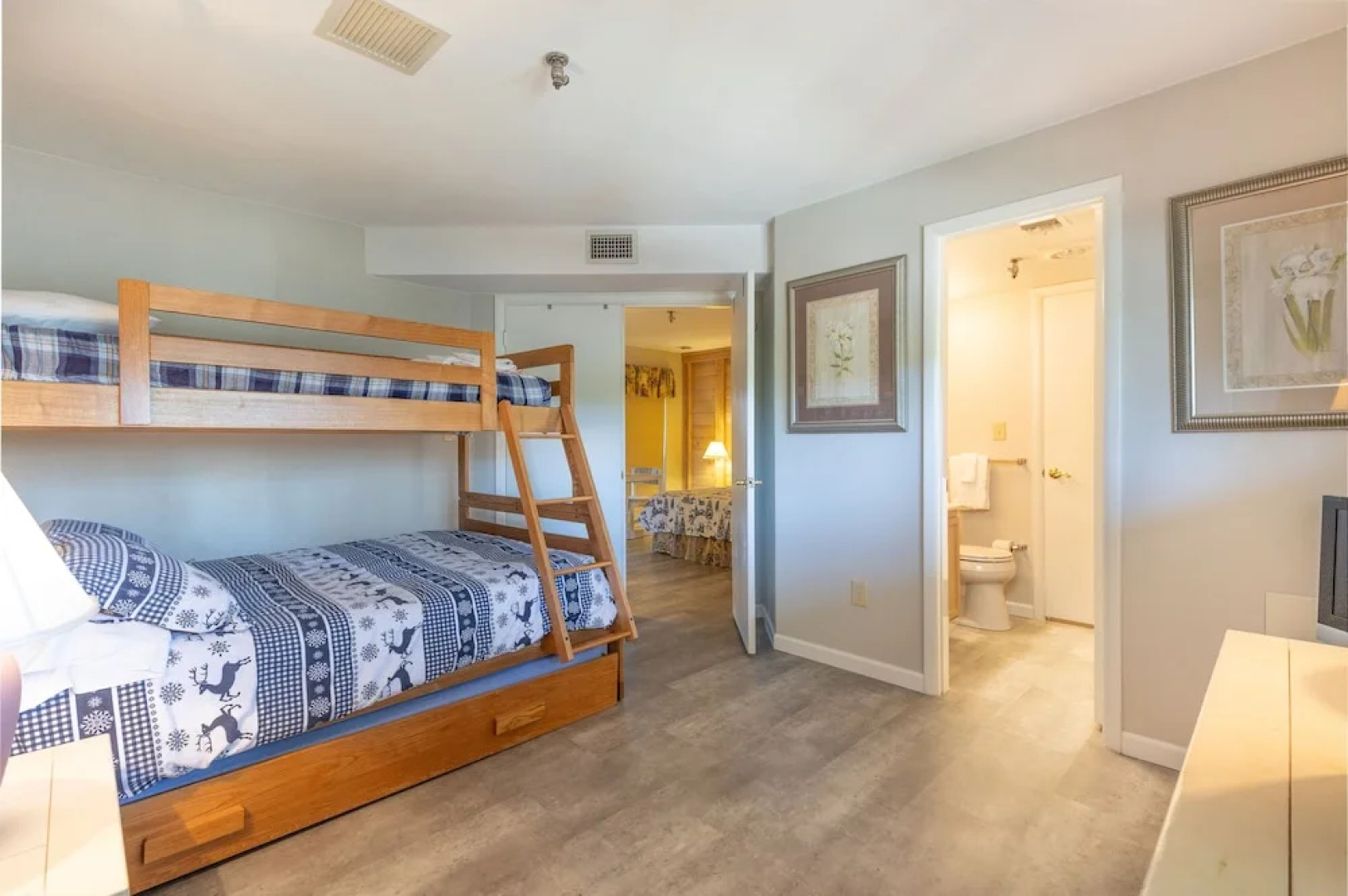 Stoneridge 3BR Standard Condo, Sleeps 8 by RedAwning