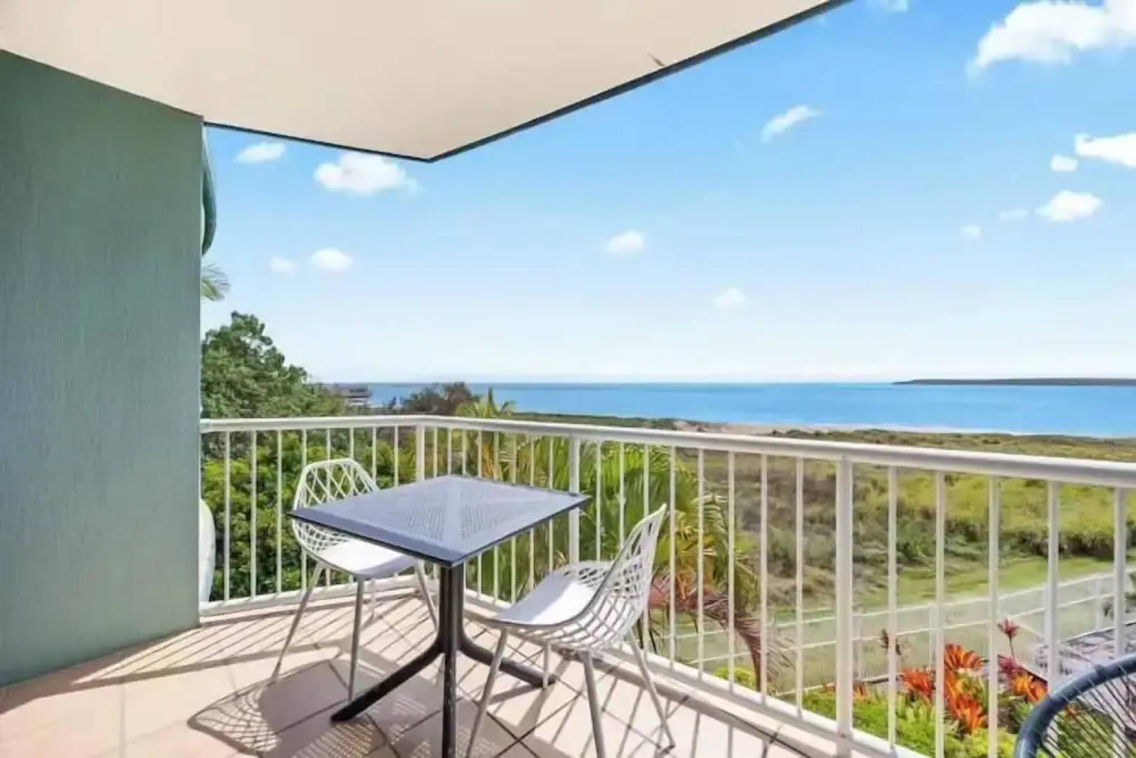 Wake to the Waves - Oceanfront Apartment