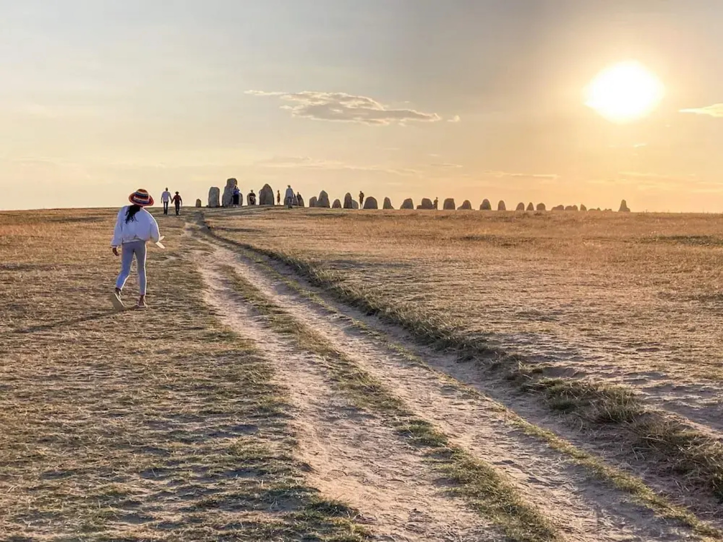Serene Lakehouse With Rowing Boat
