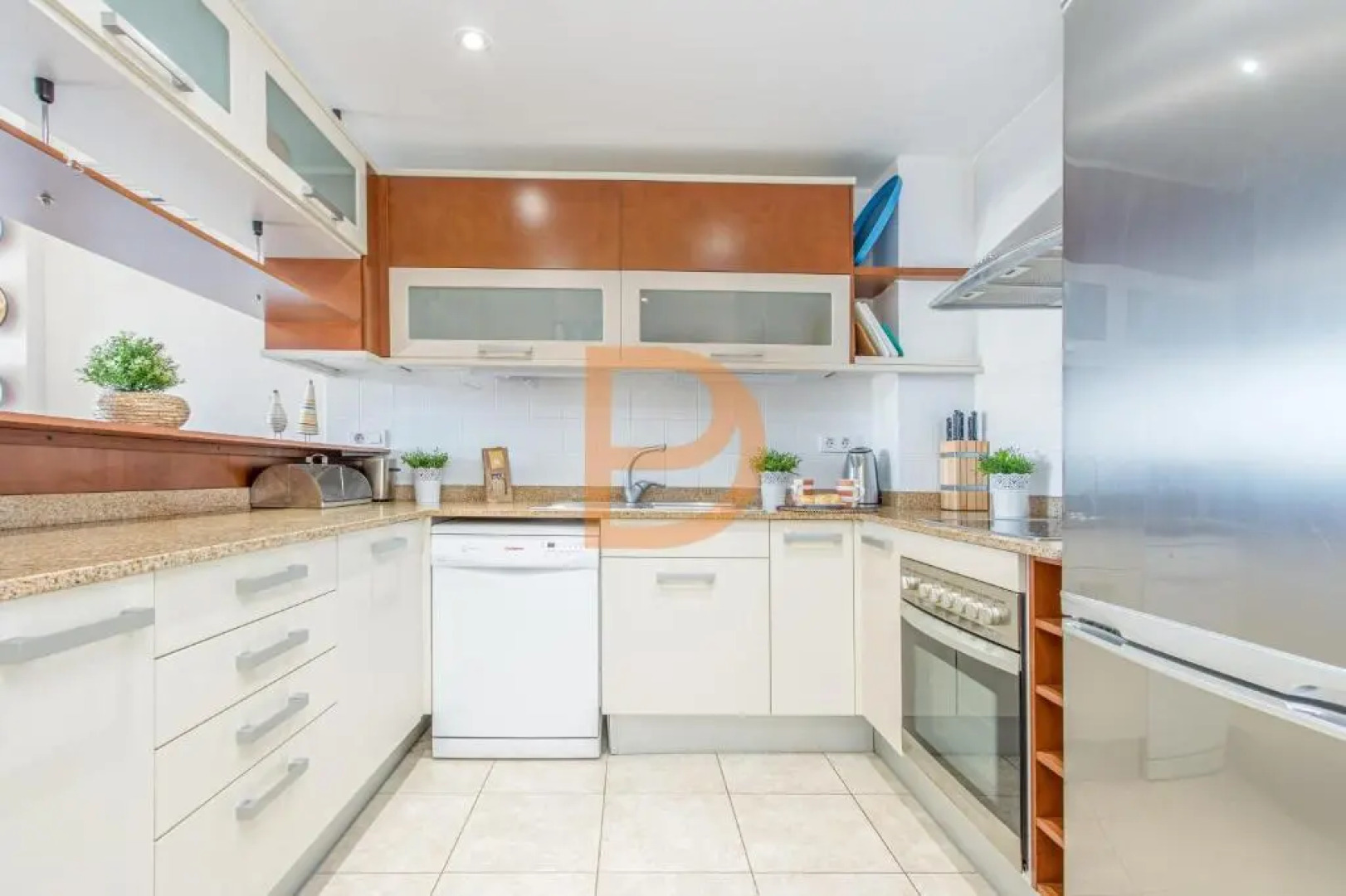 Beautiful apartment for 6 people with pool, parking and wifi - 10 minutes from the beach