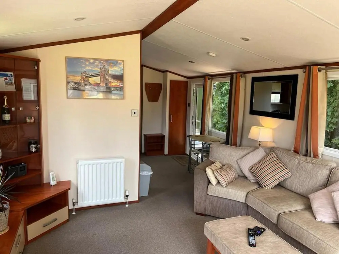 Spacious 2 bed Holiday Home Entertainment on Site