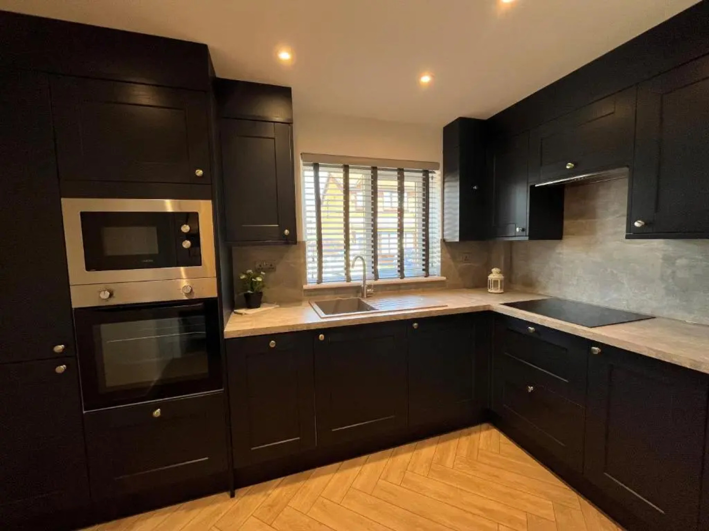 Contemporary 1 Bedroom Apartment