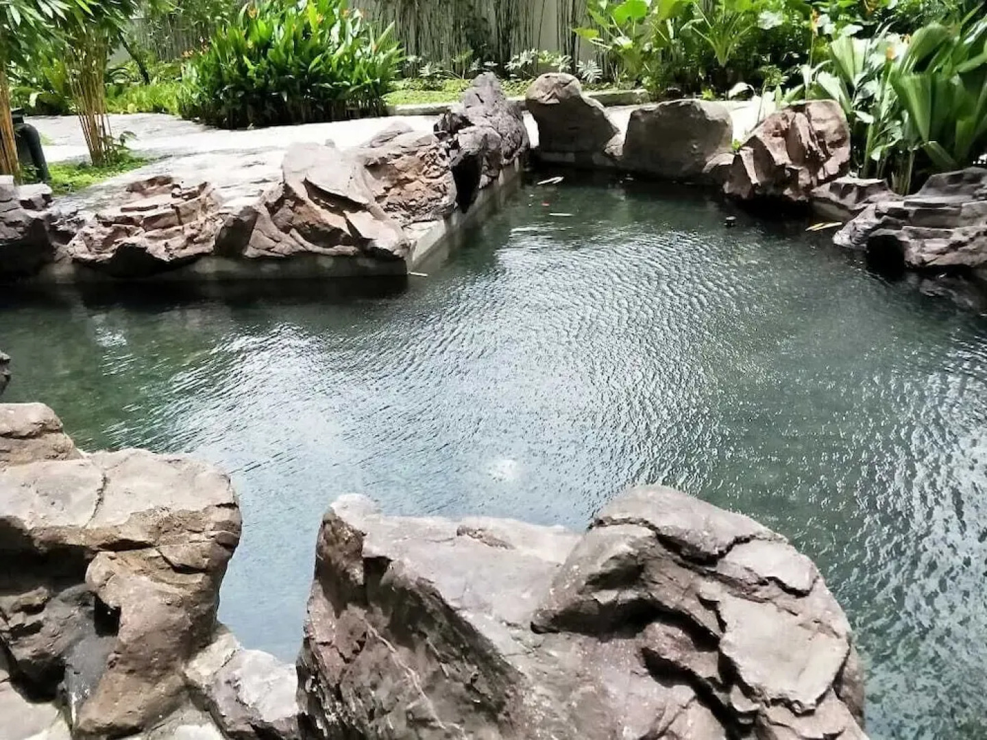 Oasis Regency @ Acqua Livingstone near Rockwell