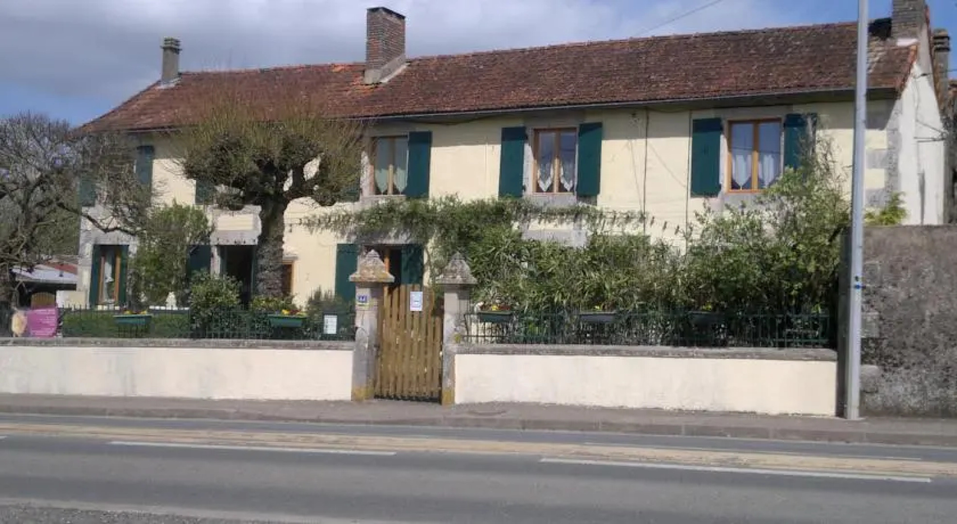 La Maison Jaune