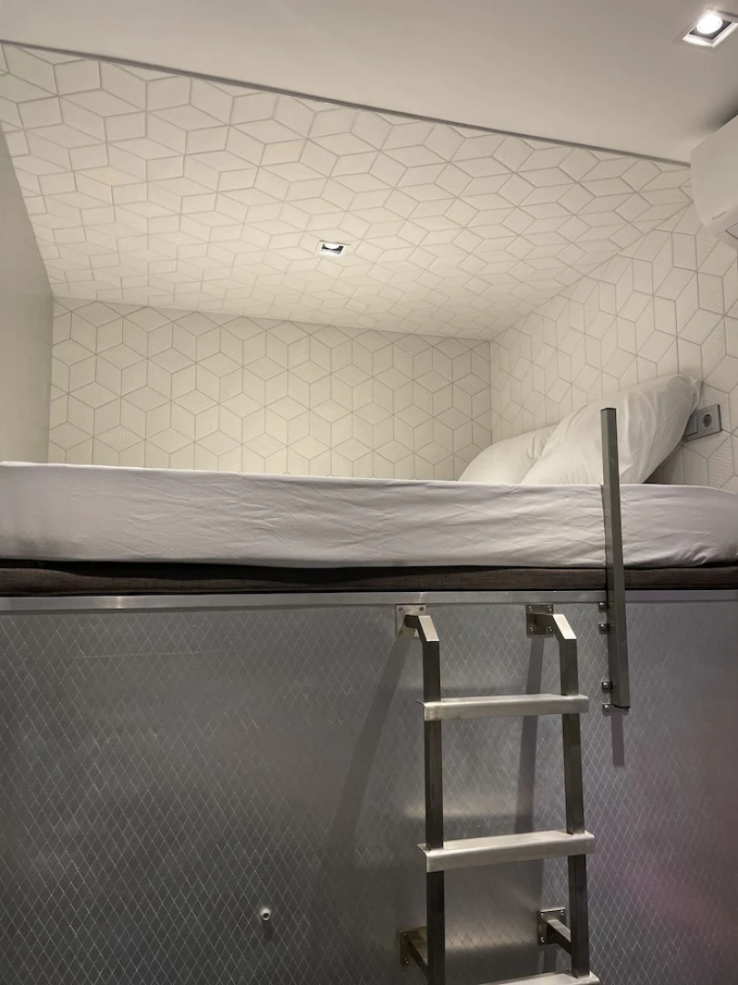 Diamond Capsule Hotel Amsterdam South
