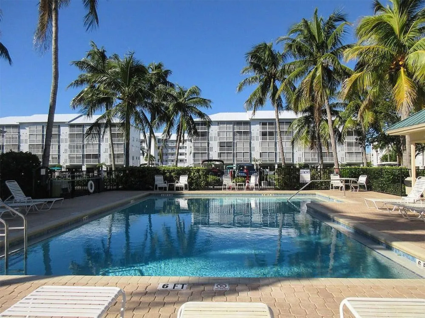 Hibiscus Pointe 564 by RedAwning