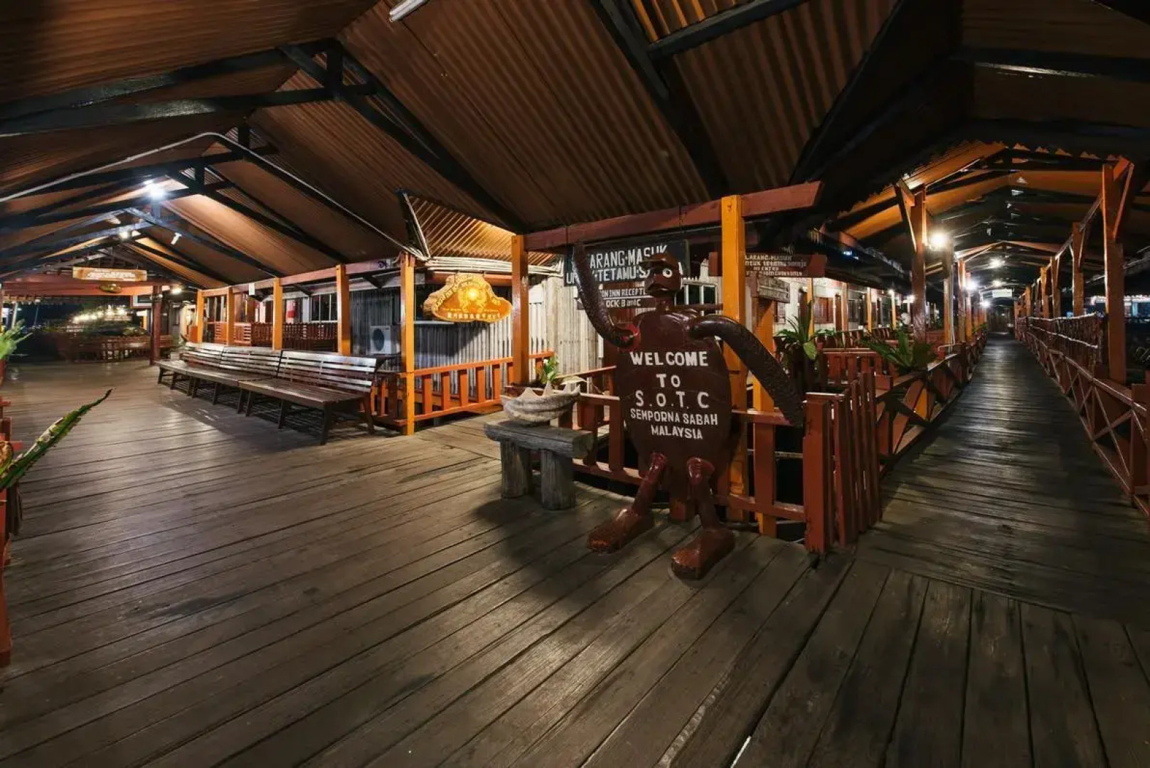 Dragon Inn Floating Resort