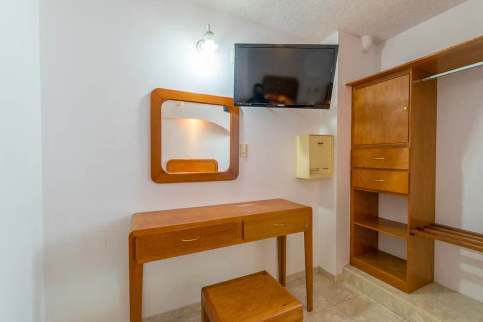 Suites Poliforum Inn