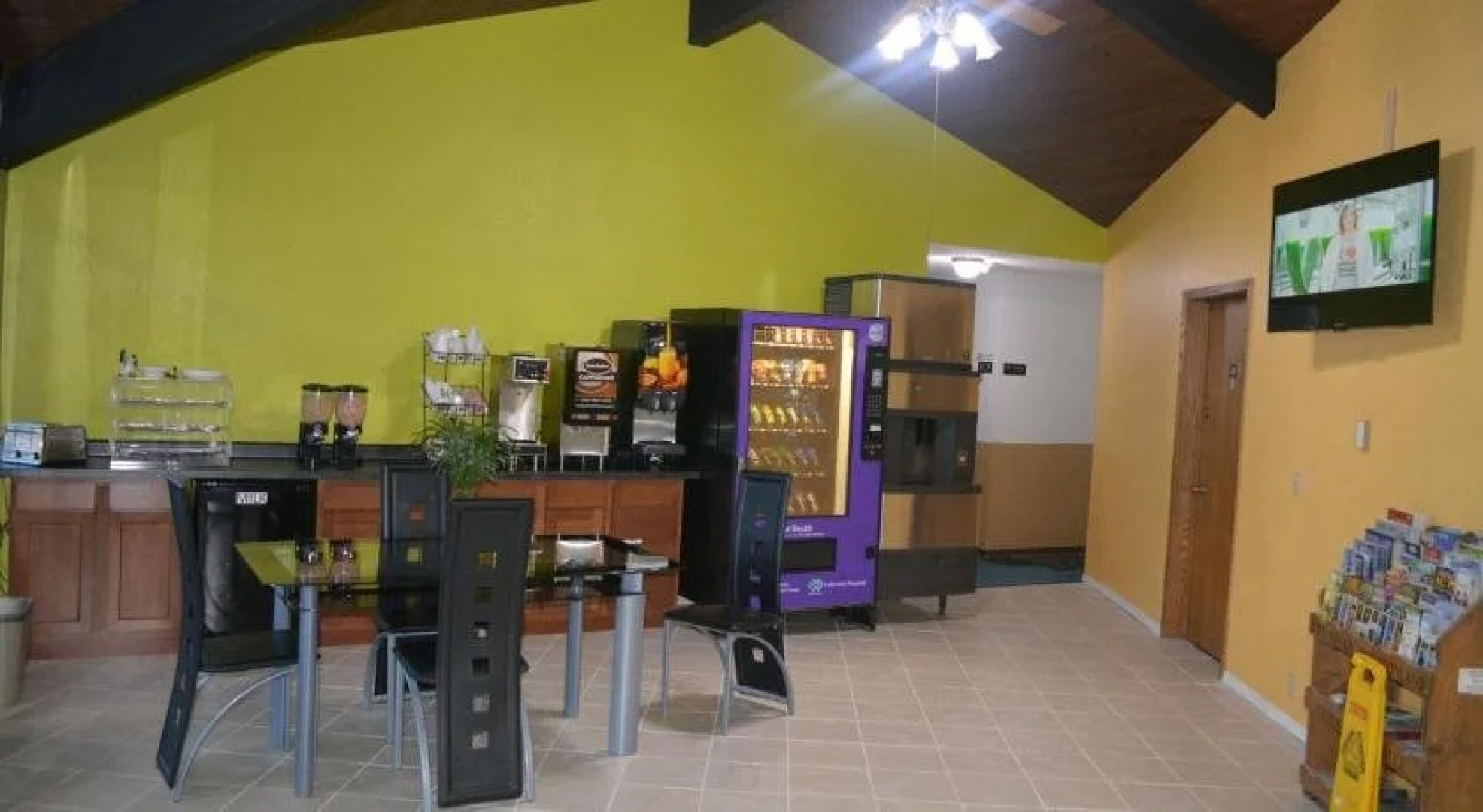 Bloomer Inn & Suites