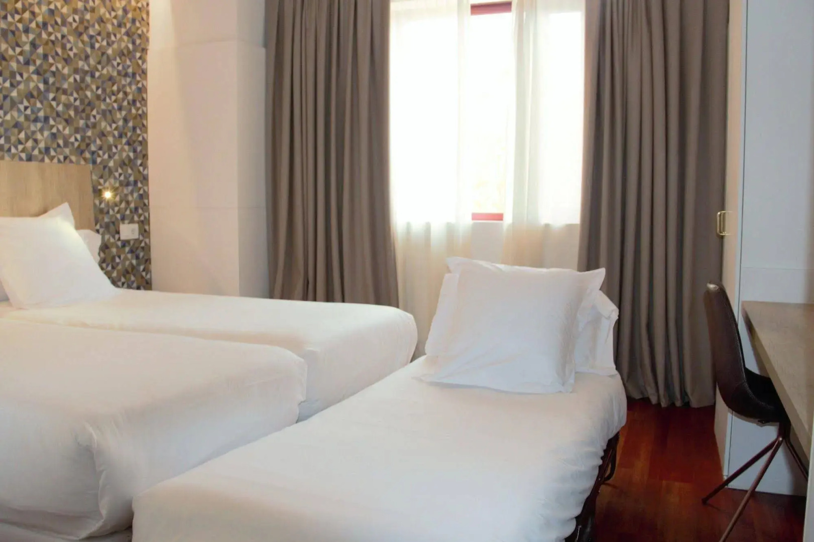 Chic & Basic Velvet Hotel