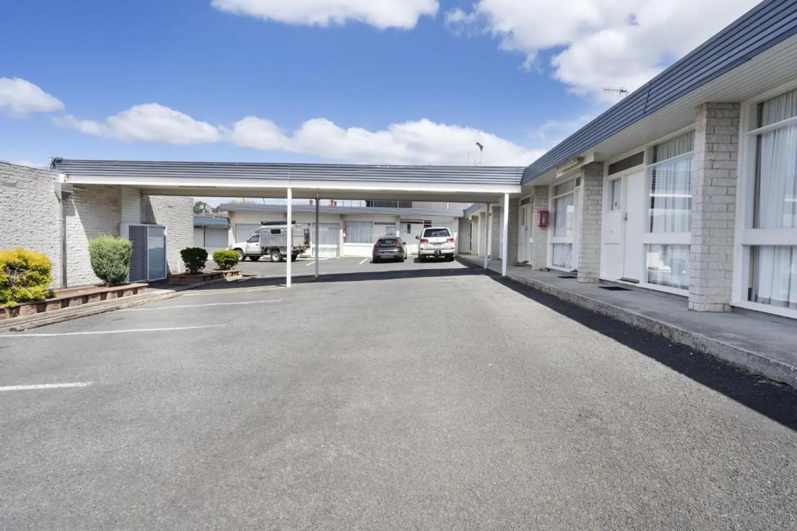 Top of the Town Hotel Motel